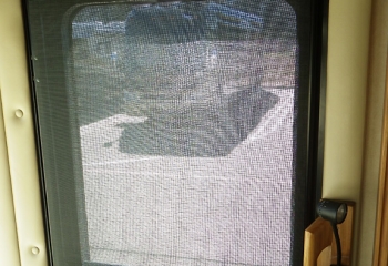 U320 screen door shade